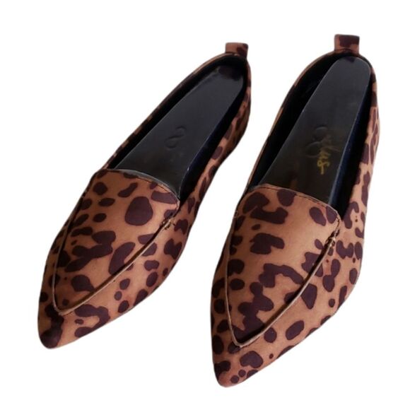 Lulu's Pointed Toe Leopard Print Flats - Picture 1 of 5